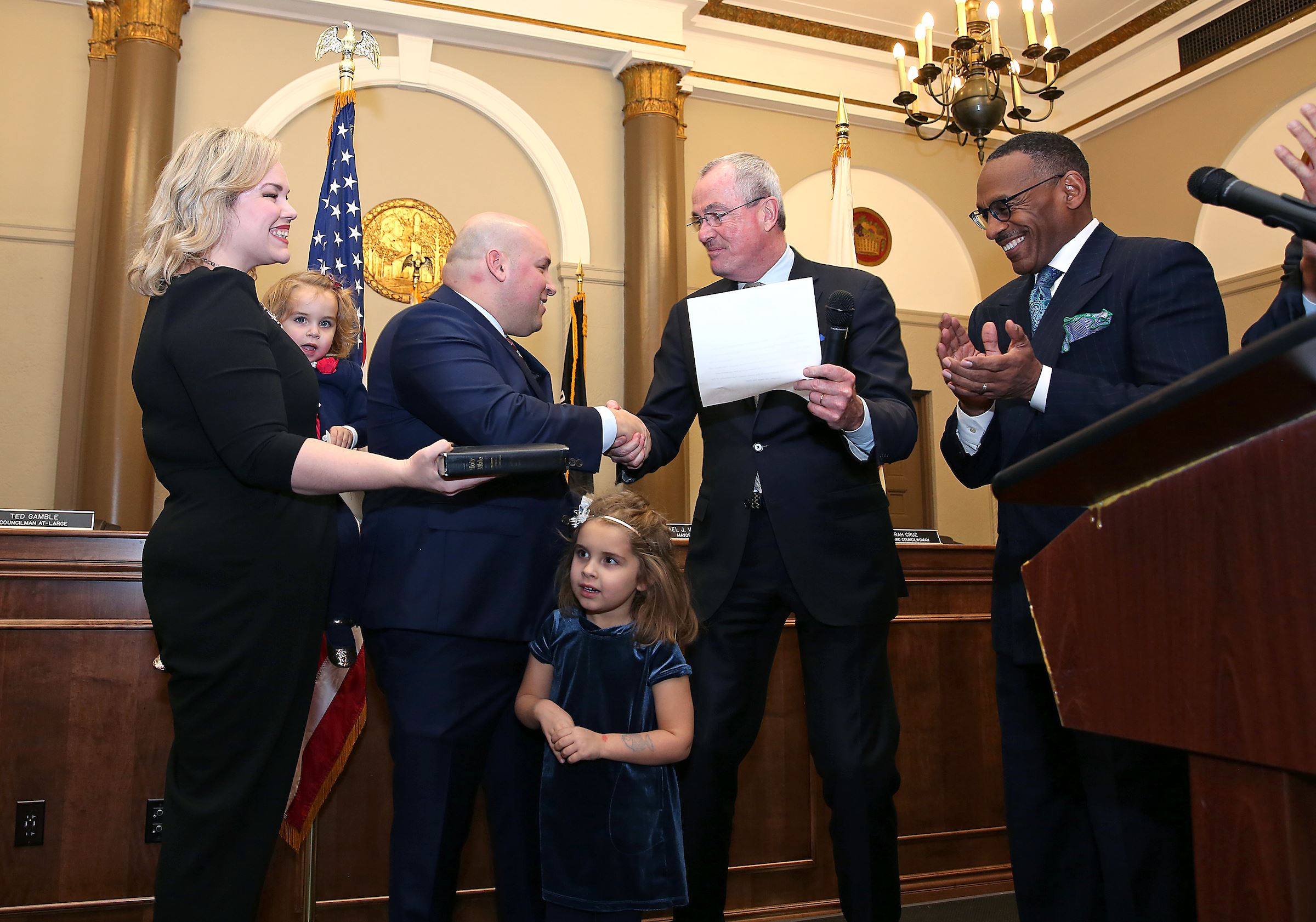 Mayor and Gov shake hands